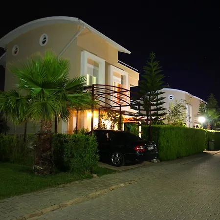 Villa Paradise Town Art *